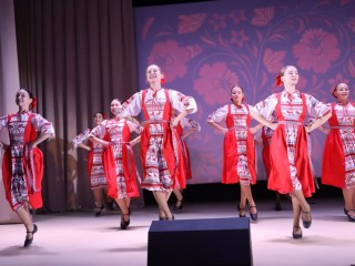 Артисты Мособлфилармонии вышли на сцену в Бронницах в честь Дня народного единства