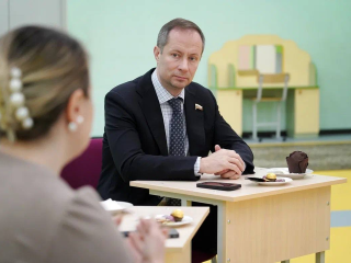 Депутат Госдумы высоко оценил систему патриотического воспитания в школе Котельников