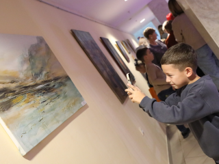 В Наро-Фоминске открылась выставка картин многодетной матери-художницы