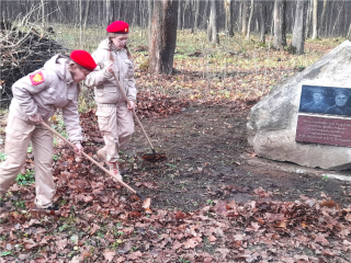 Декабрь 1941-го жив в сердцах: юнармейцы почтили милиционеров-героев
