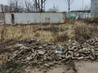 Когда во дворе внезапно появляются строительные отходы: что делать жителям, чтобы землю привели в порядок по закону