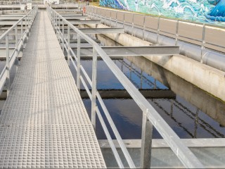 Насколько чистая вода в Подмосковье? Специалисты промыли 800 резервуаров за неделю