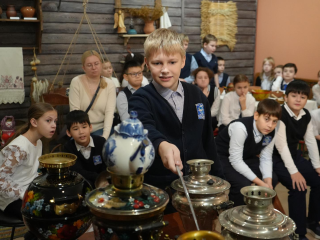 «Сертификат качества» XIX века: в Дзержинском хранится 200-летний самовар с медалями