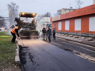 Заплатки — в прошлом: как в Клину ремонтируют дороги по новой технологии