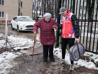 Волонтеры помогли пожилой жительнице Наро-Фоминска вернуться домой из больницы