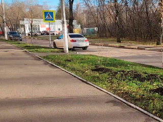 При въезде во двор дома №8 на Госпитальной улице по просьбе жителей положили новый асфальт