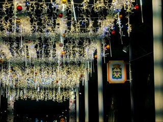 Медведи и светящиеся цифры: к празднованию Нового года готовят улицы Ленинского округа