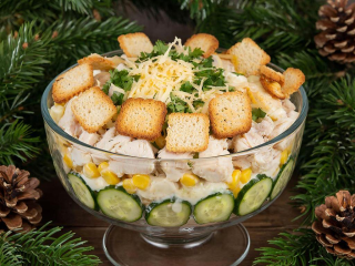 Секретное оружие жены: «тот самый» салат с сухариками порадует мужа и его друзей