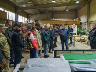 «Работа интересная»: что расскажет товарищам ветеран СВО из Домодедова после экскурсии по производству детских площадок