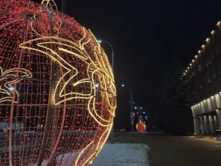 Павловский Посад превращается в новогоднюю сцену с огненными шарами