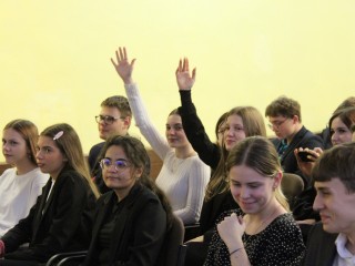 «Опасно — не значит круто: подросткам напомнили о правилах безопасности в реальной и цифровой жизни