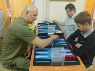 Нарды: азартный спорт объединяет поколения в Волоколамске