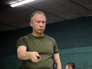 Жизнь висит на нитке: состояние отца главкома ВСУ Сырского назвали угрожающим