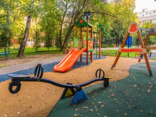 Пятикратная олимпийская чемпионка открыла спортплощадку для детей Власихи