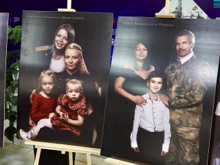 «Время Героев»: лица военных, их матерей, жен, детей из Сергиева Посада запечатлели для потомков