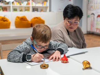 Свою версию картины «Пионы» Марии Саввишны Морозовой создадут особые гости музея «Горки Ленинские»