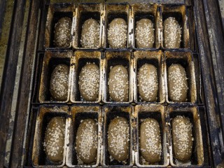 «Черный» начинает и выигрывает: почему в Подмосковье резко вырос спрос на ржаной хлеб и как изменились цены