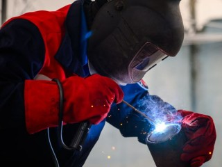 Ну, сварщик, погоди! С кадровым голодом решили бороться мультфильмами