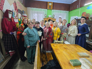 Теплая встреча ко Дню матери объединила женщин Каширы в музее народного быта