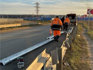 Дорожные службы починили ограждение в деревне Шишкино