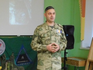 Ветеран СВО поделился со школьниками Шаховской воспоминаниями с фронта