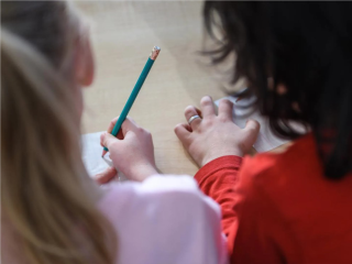 Дети из Мытищ могут объяснить сверстникам важность ПДД через рисунки