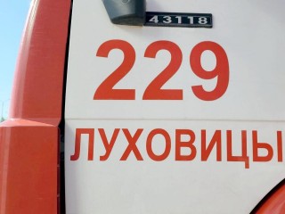 В Луховицах загорелась кровля медцентра, на месте происшествия работают пожарные