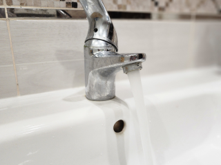 Подачу горячей воды в домах на улице Мичурина восстановят через пару часов