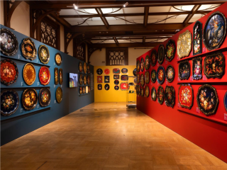 Знаменитые жостовские подносы выставили в музее-заповеднике «Царицыно»