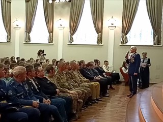 «Более 500 вылетов»: кадеты встретились с ветеранами и почтили память легендарного летчика
