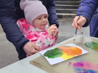 Концертом, книжной ярмаркой и играми отметили химчане День матери