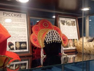 Шлычка, мурмолка, очелья: на выставке в Солнечногорске представили национальные головные уборы