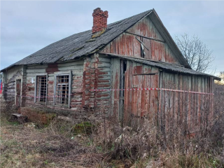 Опасные руины: в Колеймине ищут владельца аварийного здания