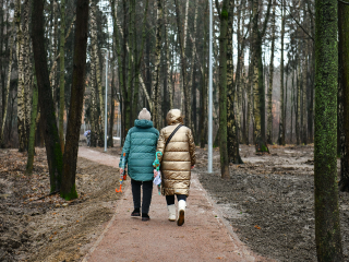Жители Химок оценили новую освещенную дорожку к школе в квартале Свистуха