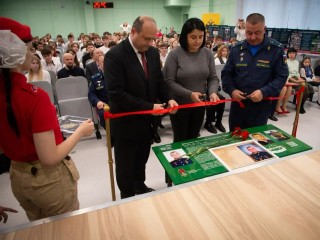 Уничтожил более 50 целей: в школе №14 Коломны открыли «Парту Героя» Виталия Диканева