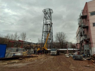Кран, мороз и металл: как строят самую современную трубу на котельной в Реутове