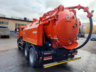 «Мини-море» устранили коммунальщики на улицах Менделеева и Литейной