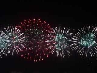 Праздничный урон автомобилям: искры от фейерверков опаснее, чем кажутся