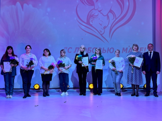 День матери отметили большим концертом в Молодежном