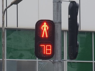 На пересечении Солнцева и Федеративной заменили светофор