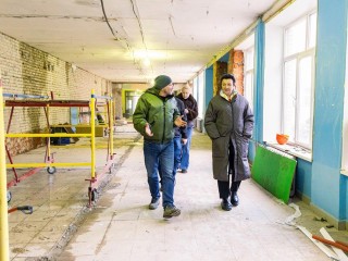 Робот вместо молотка: как удалось ускорить капитальный ремонт в лобненской школе
