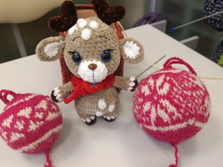 Видновчане уже вовсю готовятся к Новому году и вяжут игрушки