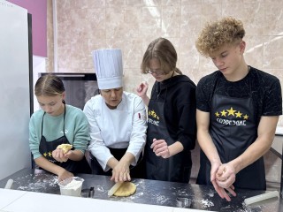 С чего начинается уют: подростки из семейных центров научились готовить и верить в себя