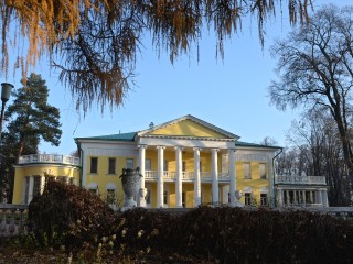 «Жолтовский. Сукоян. Горки»: как выставка переписывает биографию усадьбы в Ленинском округе