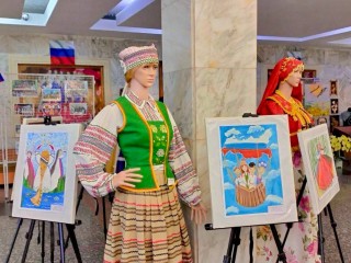 Горки Ленинские и Ровеньки презентовали экспозицию «Венок дружбы» в ЛНР