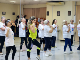 Возраст спорту не помеха: пенсионеры Реутова бесплатно занимаются зумбой