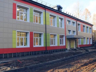 Игровое оборудование и специальное покрытие: какие изменения ждут детский сад «Малыш» в Шаховской