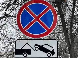 Цирк приехал: рекламный фургон вытесняет автомобили с общественной парковки в Балашихе