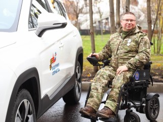 Ветеран СВО из Раменского получил в подарок ключи от уникального авто