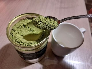 Мода ценой волос: чем может обернуться увлечение напитком матча